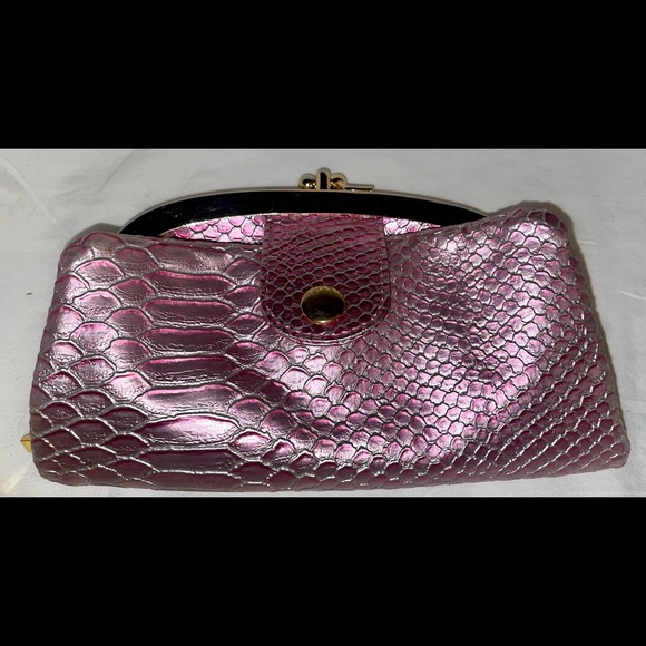 Deux Lux Pink Metallic Fold Over Clutch With Snap Closure.. New - Picture 10 of 15